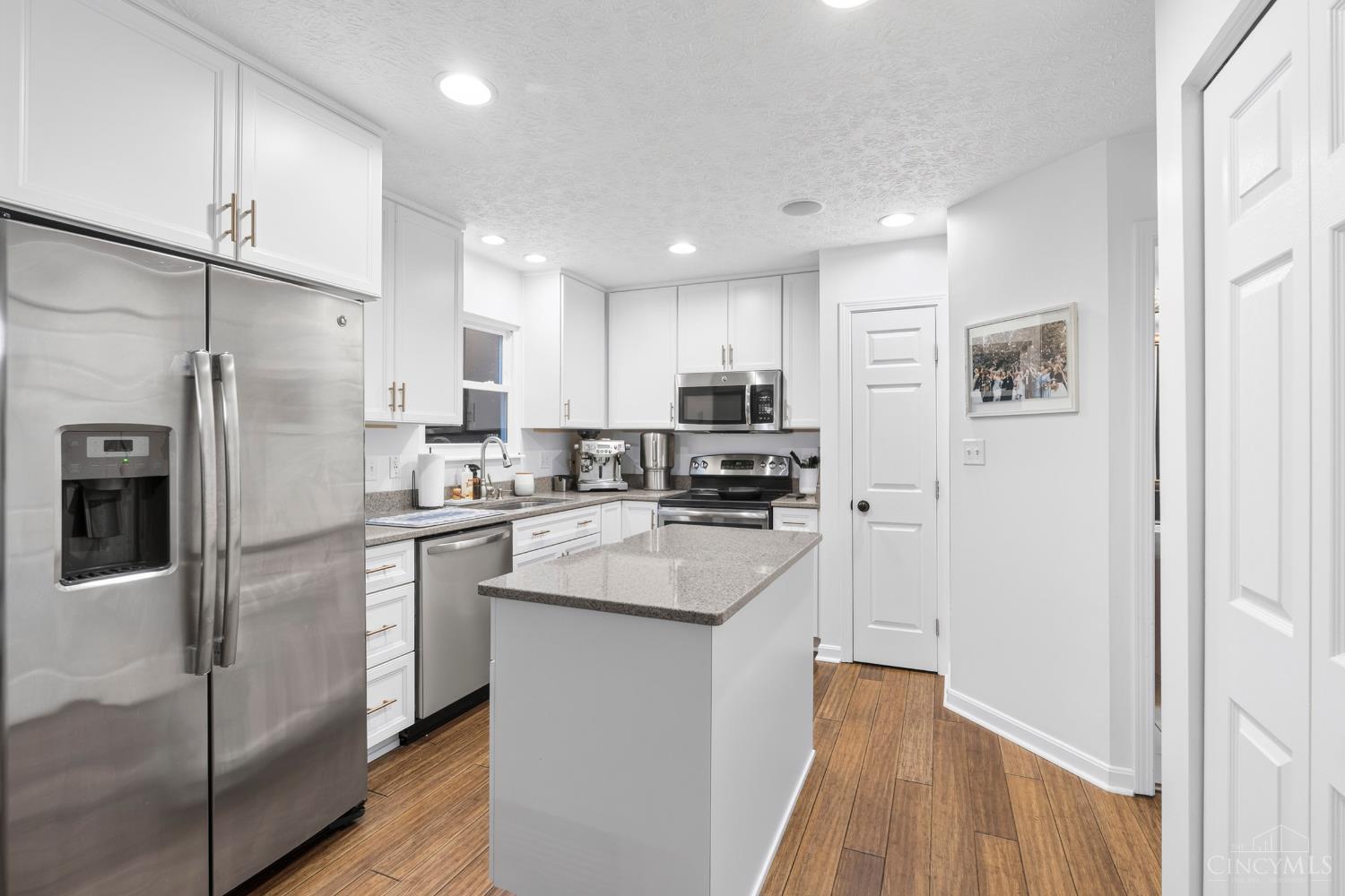 728 Oak Forest Drive Property Photo 18