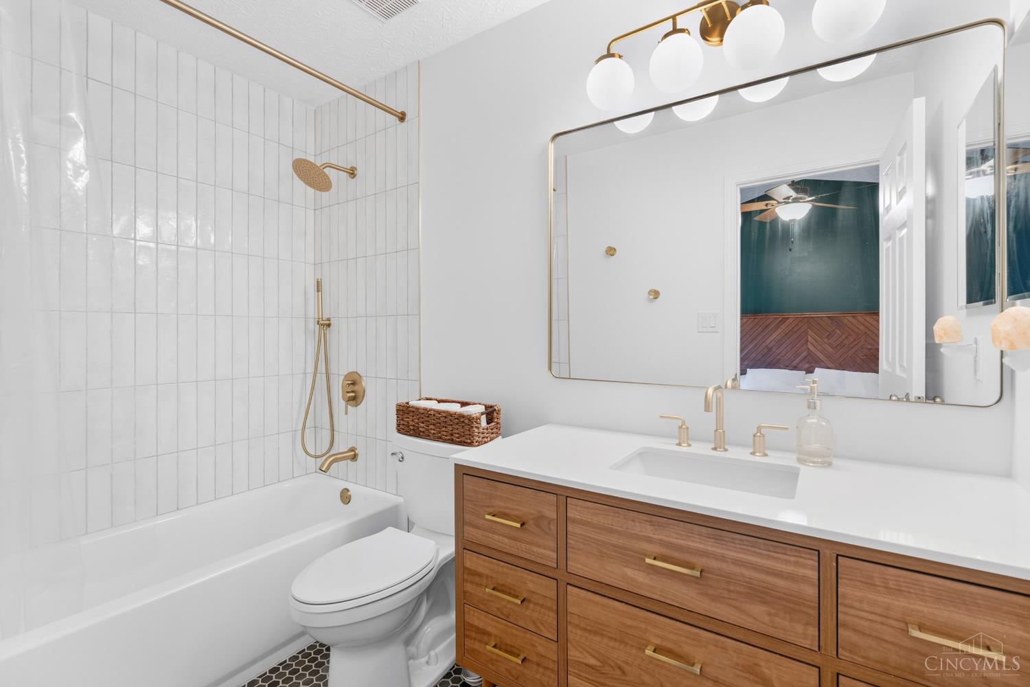 728 Oak Forest Drive Property Photo 34