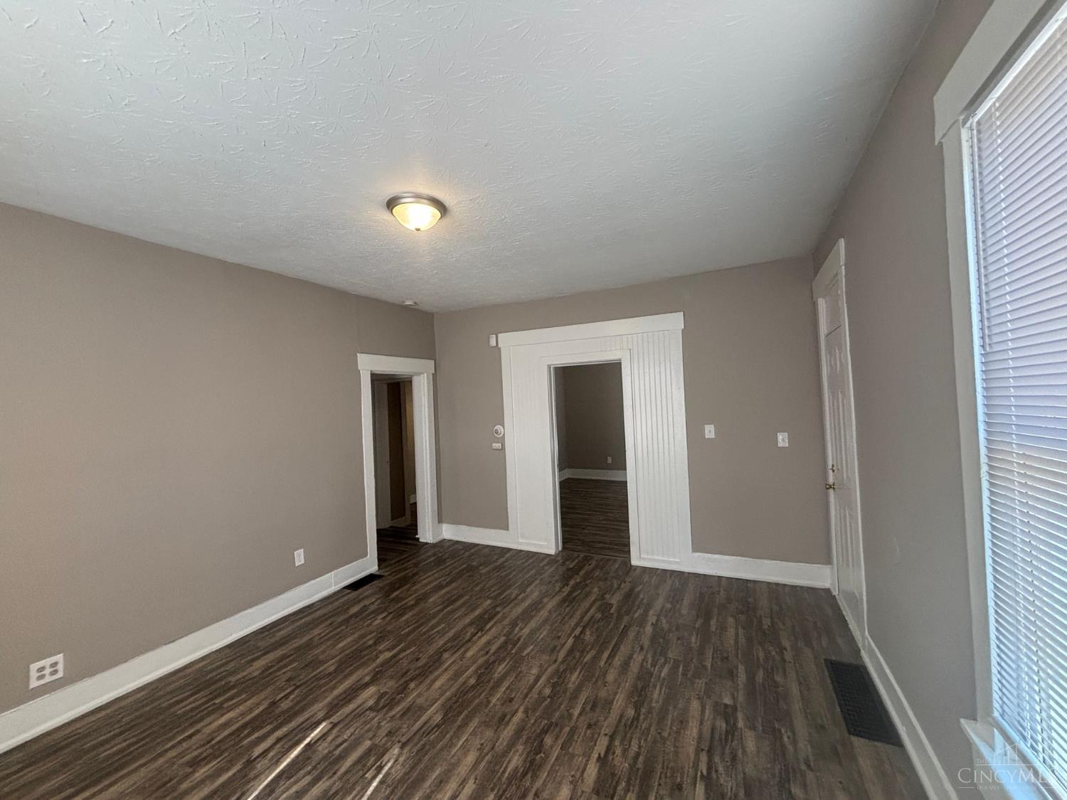 2015 Howard Avenue Property Photo 4