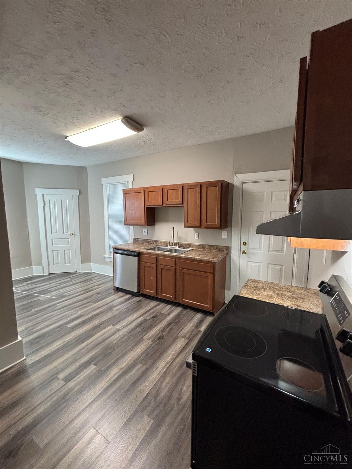 2015 Howard Avenue Property Photo 5
