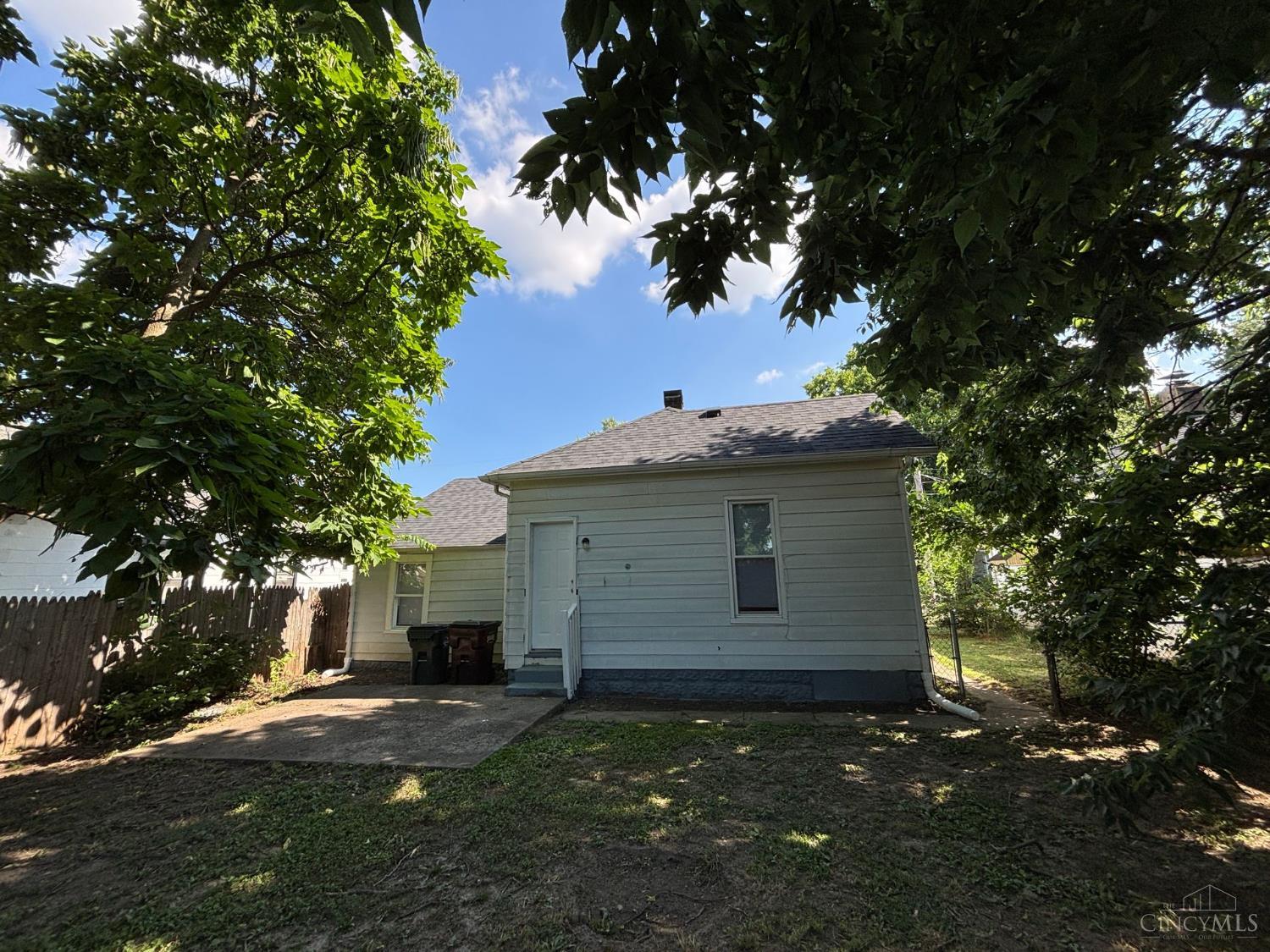 2015 Howard Avenue Property Photo 12