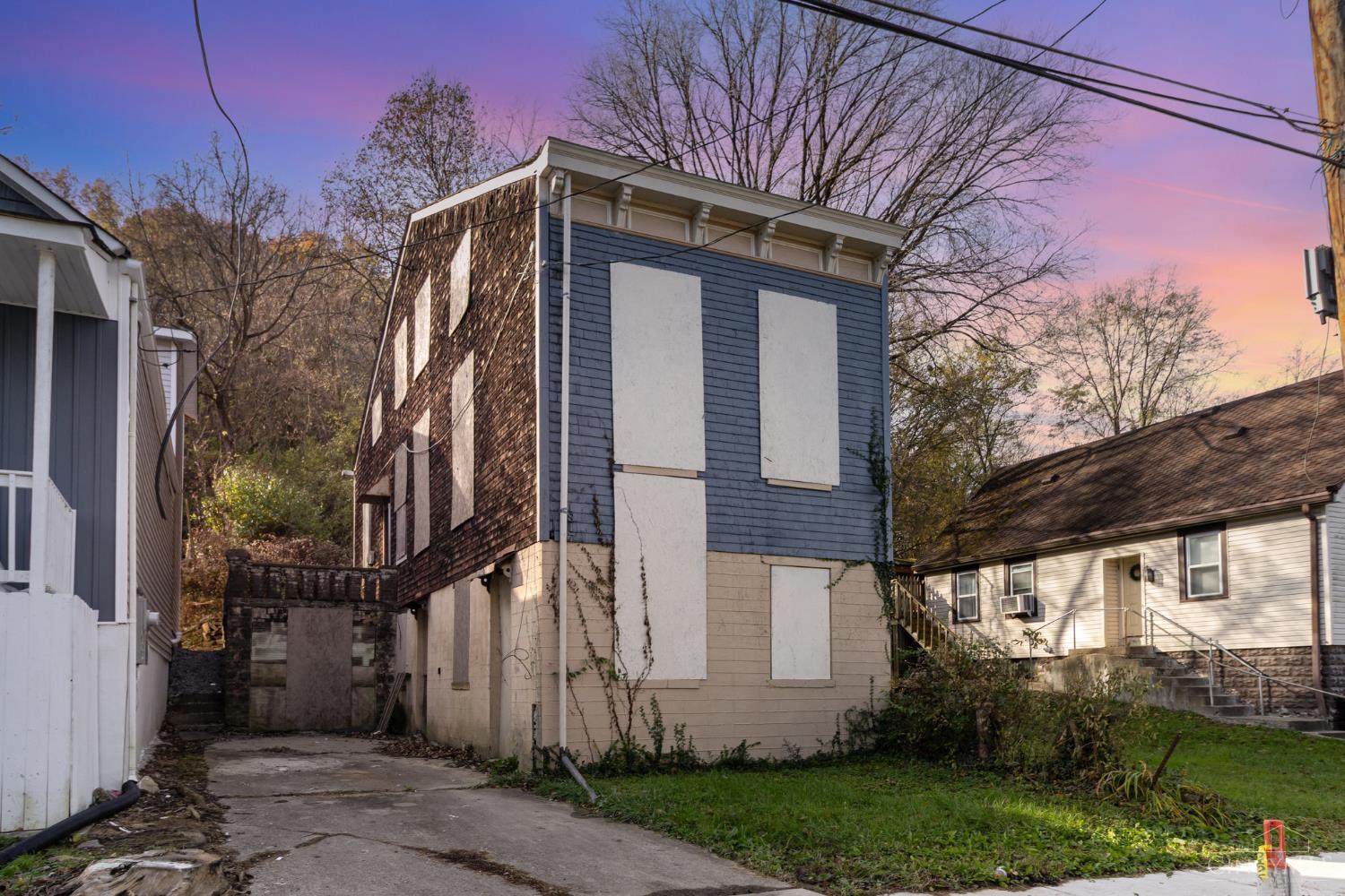 1817 Forbus Street Property Photo 1
