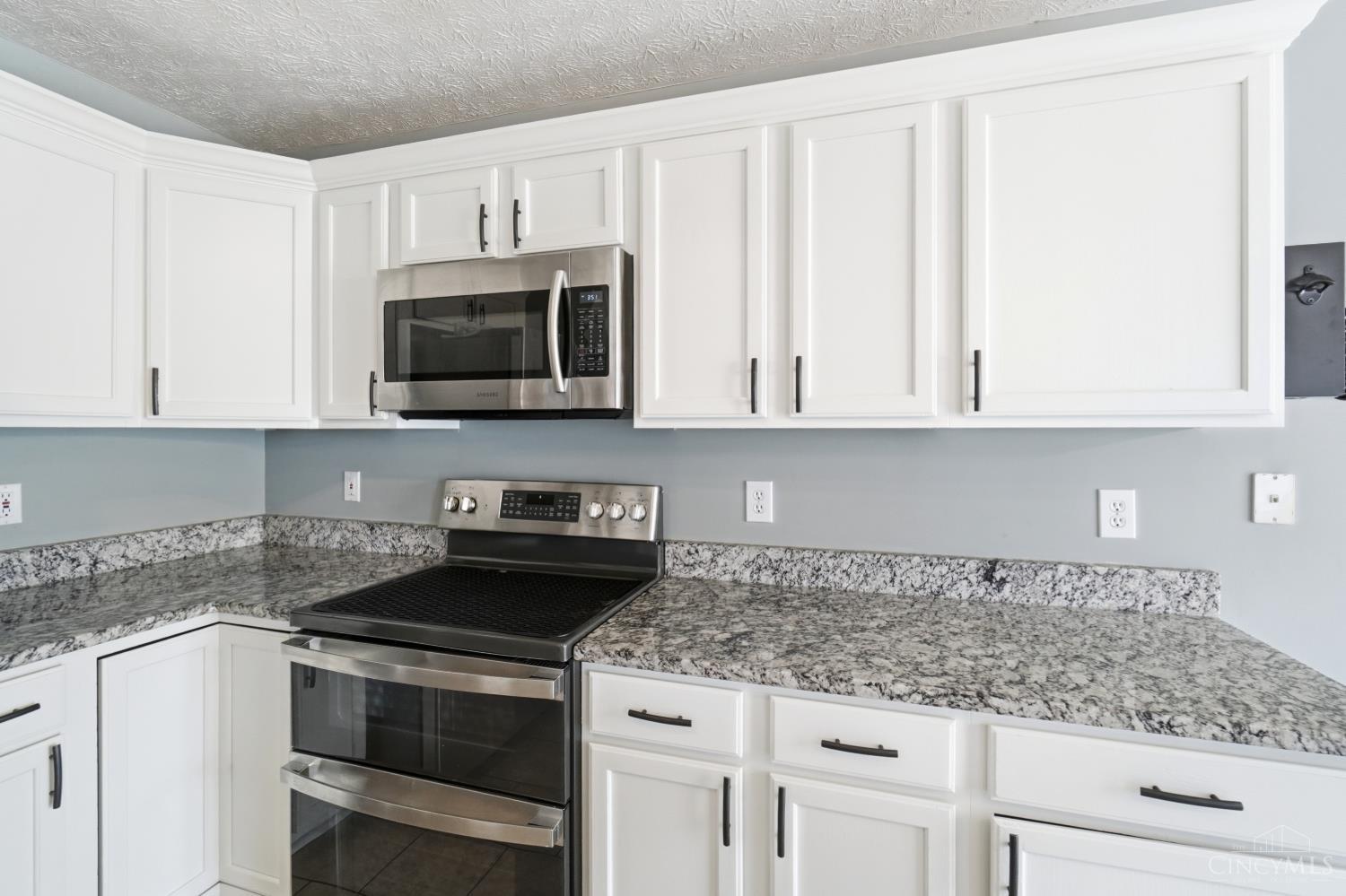 6340 Inverness Way Property Photo 11