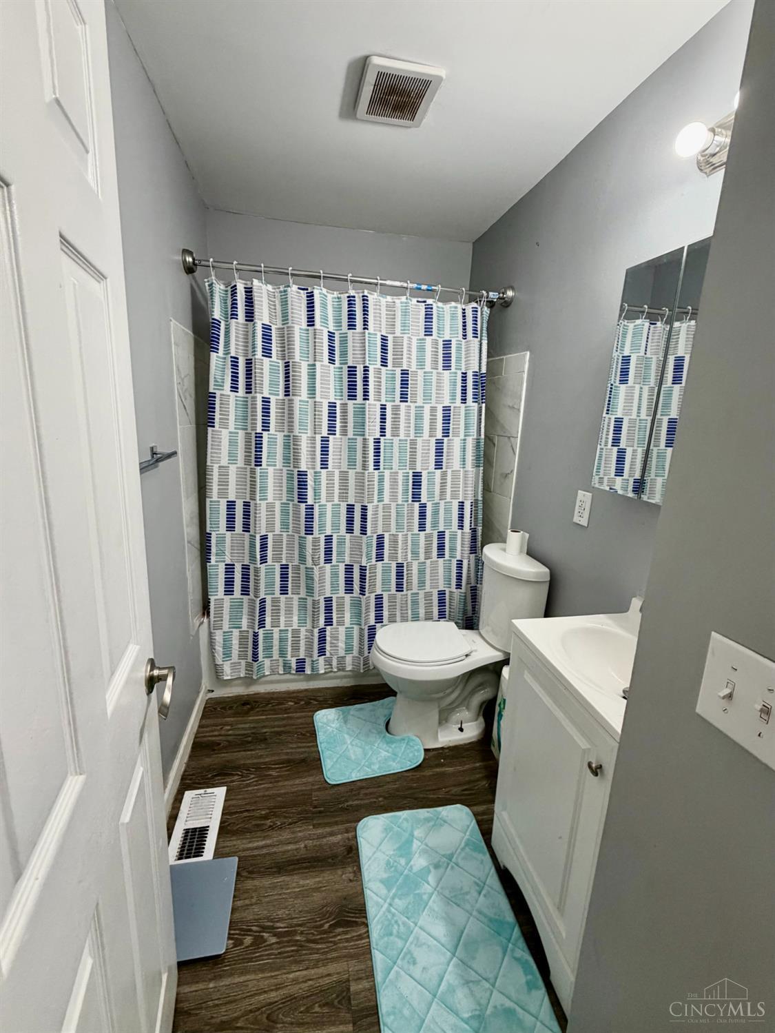 6230 Ridgeacres Drive Property Photo 10