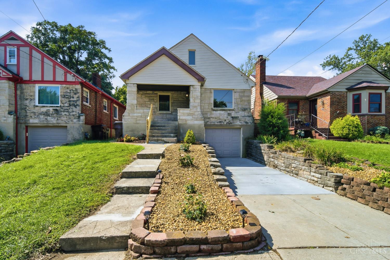 2541 Losantiville Avenue Property Photo 1