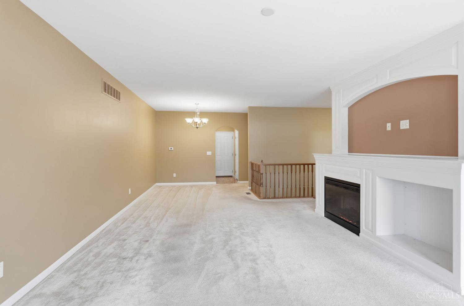 7886 Bridge Point Drive Property Photo 4