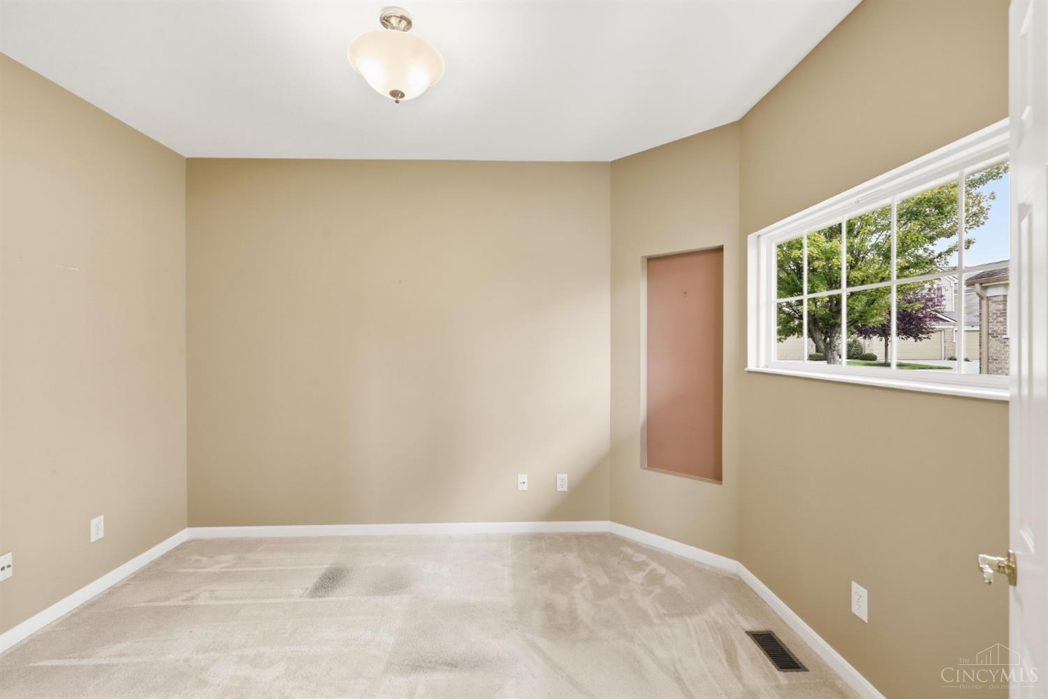 7886 Bridge Point Drive Property Photo 10
