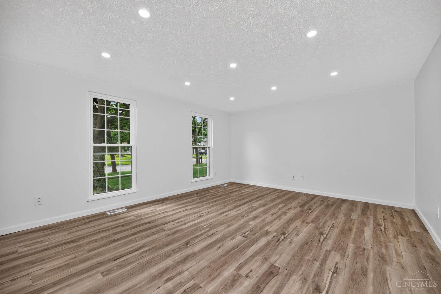 12022 Kenn Road Property Photo 4