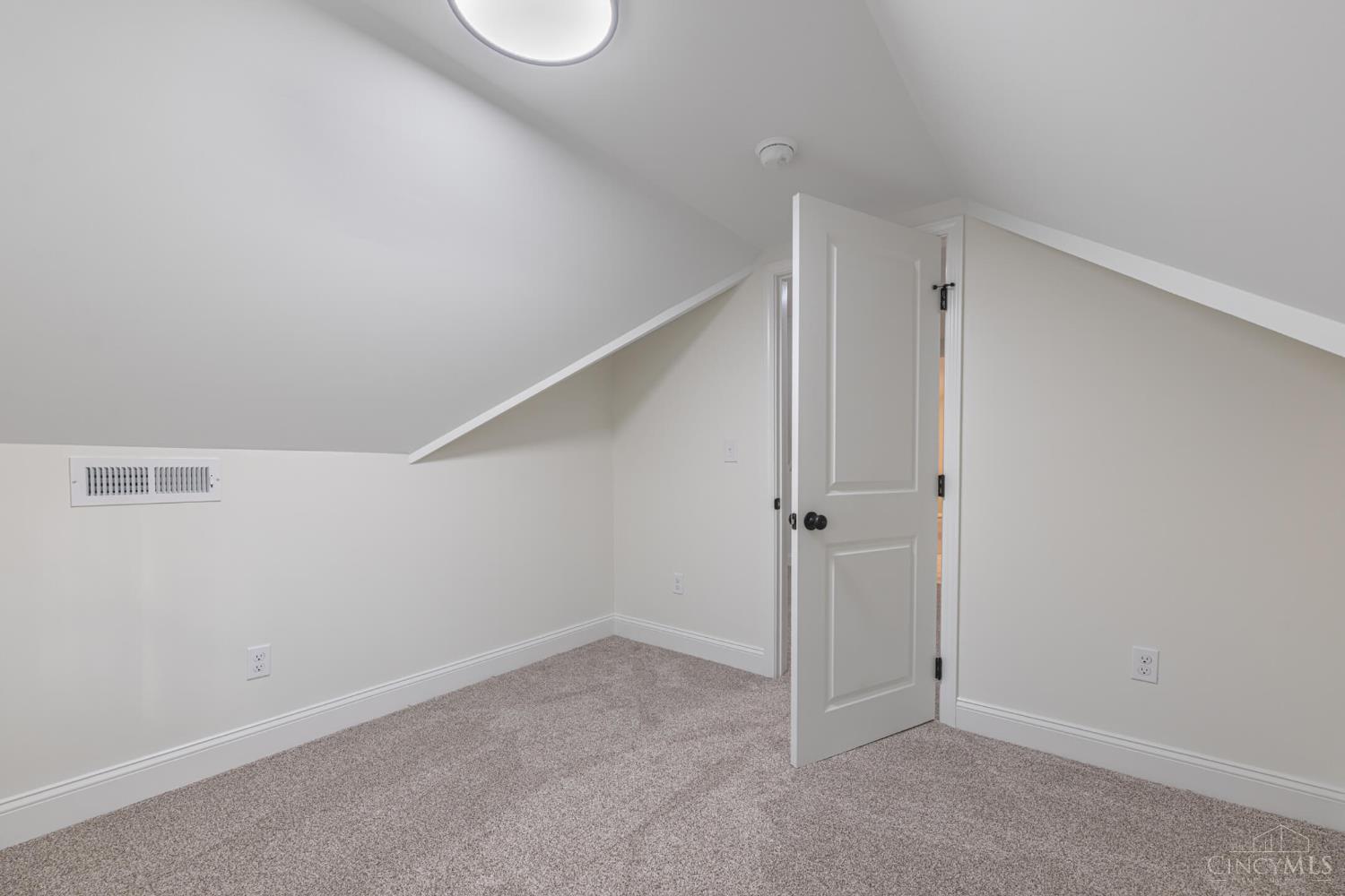 2728 Silverleaf Avenue Property Photo 25