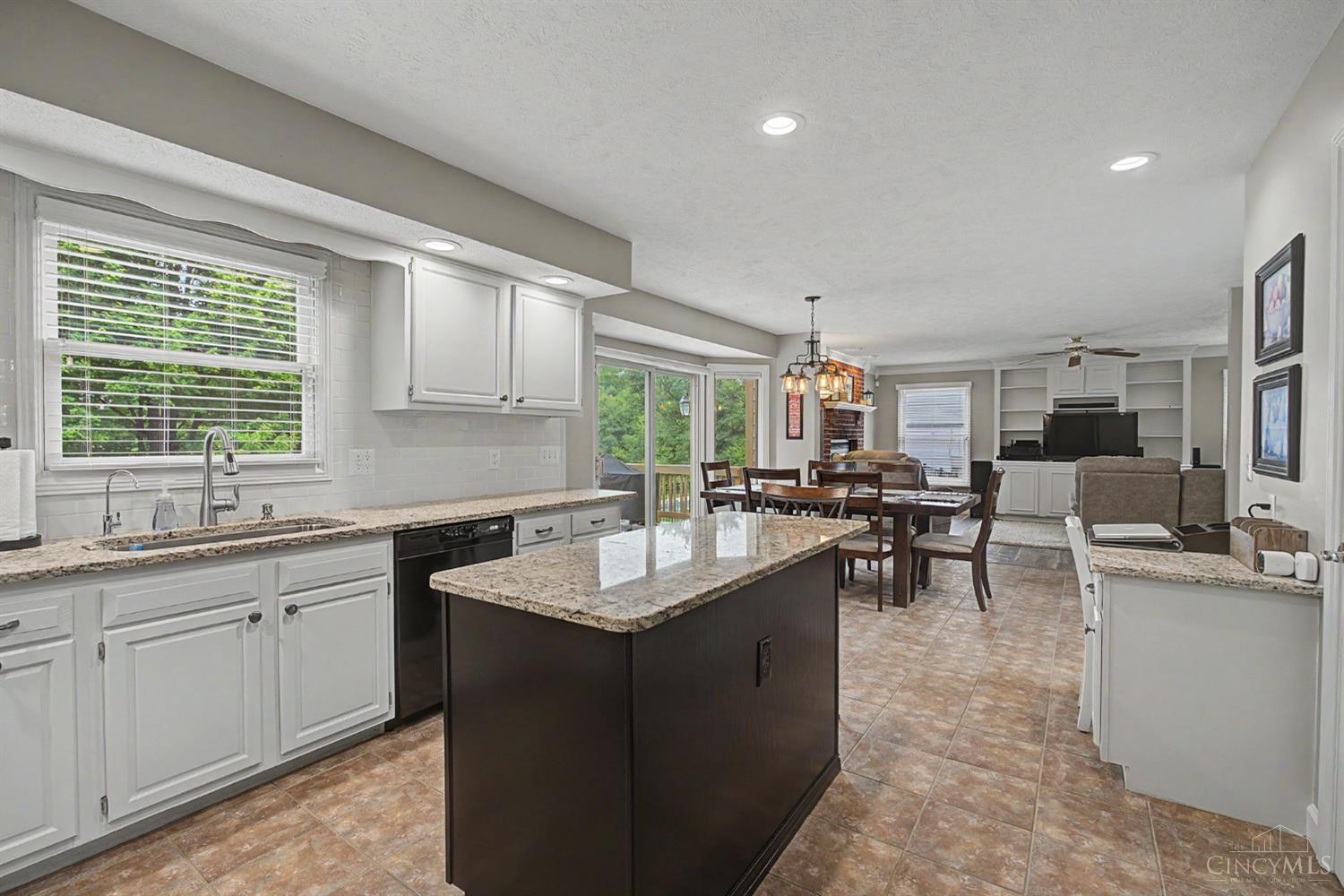 1890640 Property Photo 14