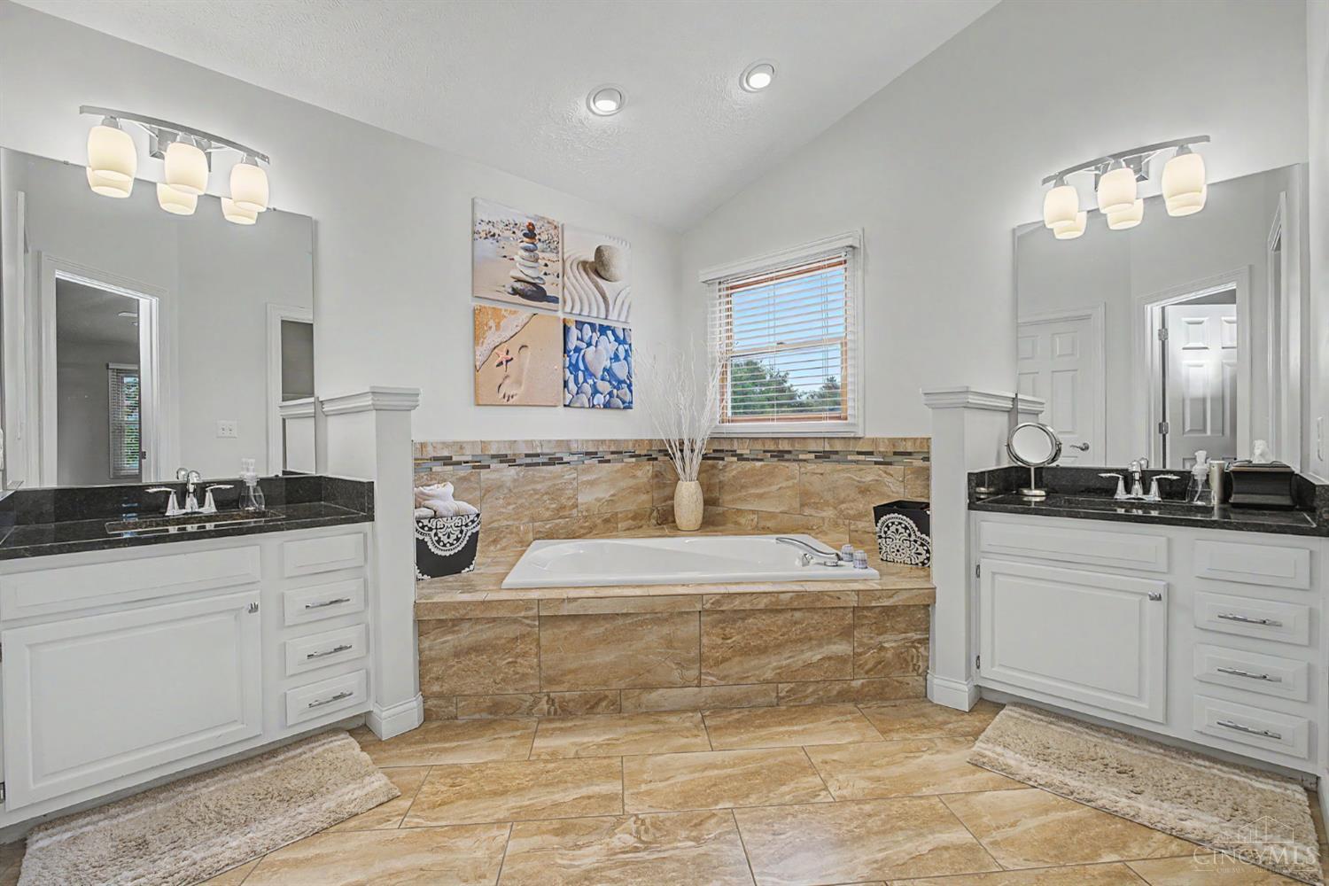 1890640 Property Photo 18