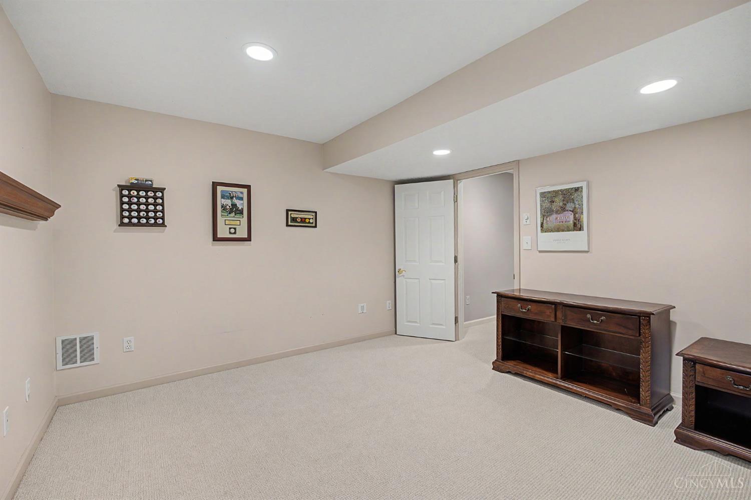 1890640 Property Photo 24