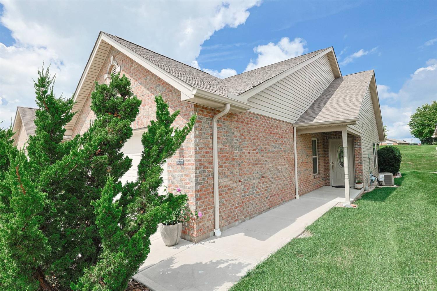 727 Villa Court Property Photo 3