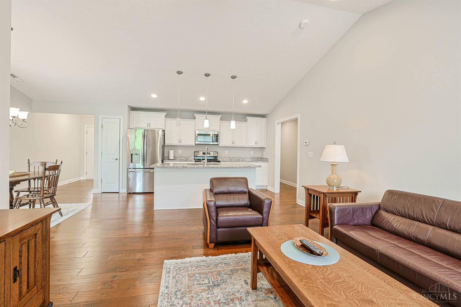 727 Villa Court Property Photo 8