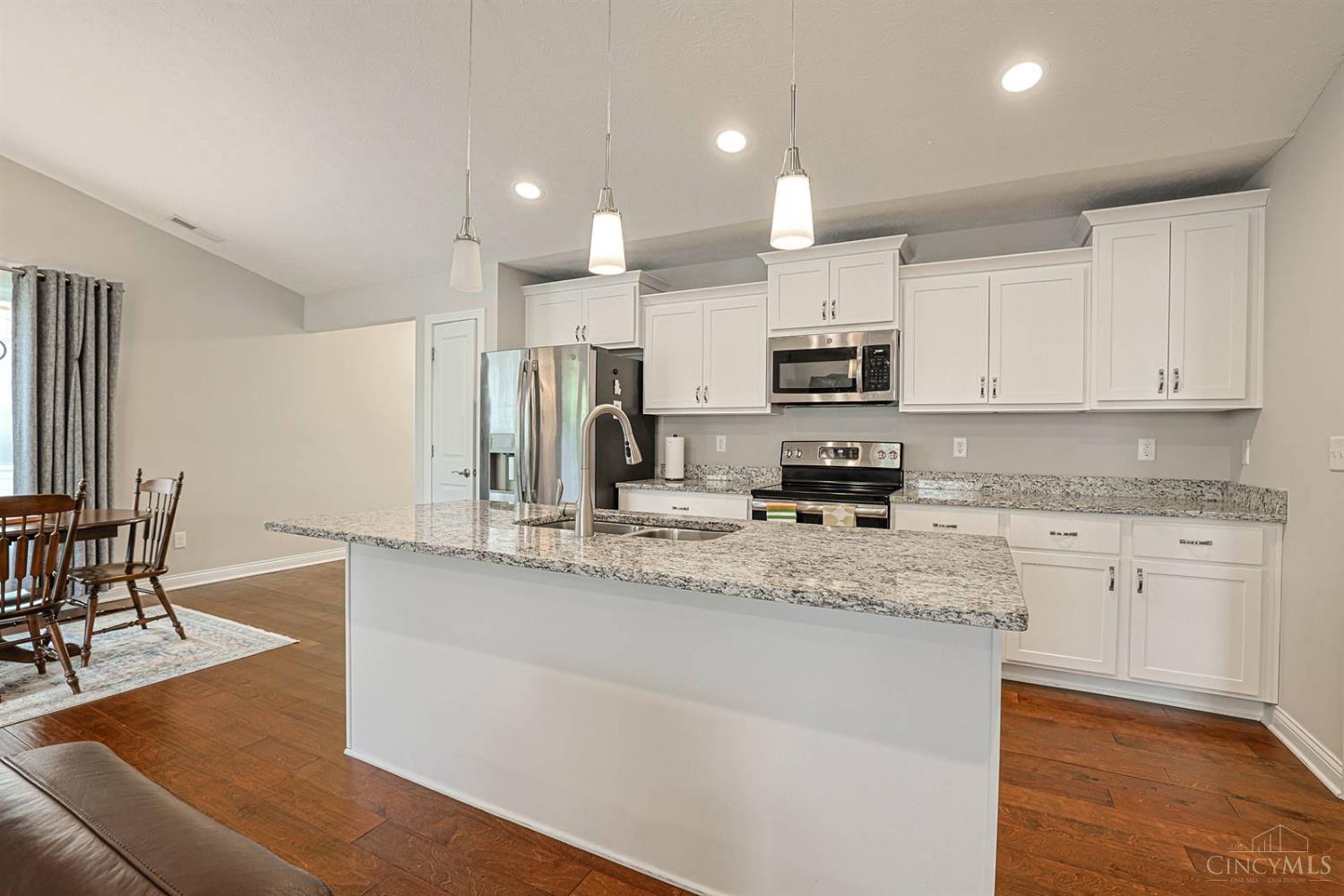 727 Villa Court Property Photo 12