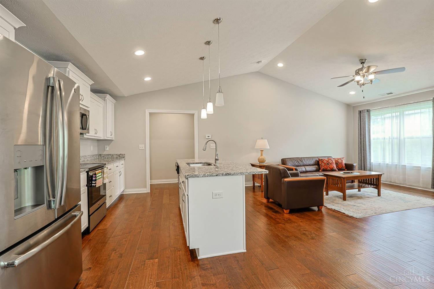 727 Villa Court Property Photo 14