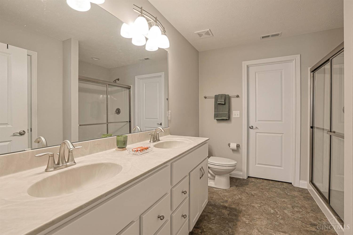 727 Villa Court Property Photo 18