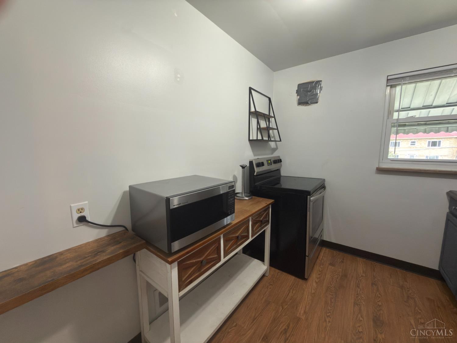 3249 Werk Road Property Photo 12