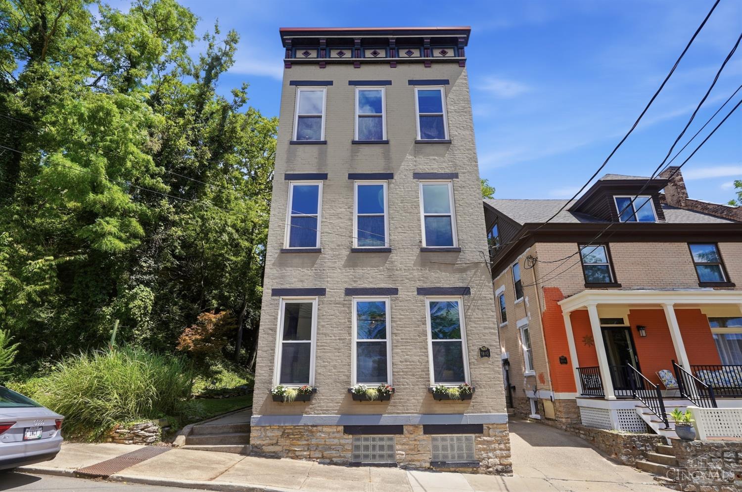 1810 Walker Street Property Photo 2