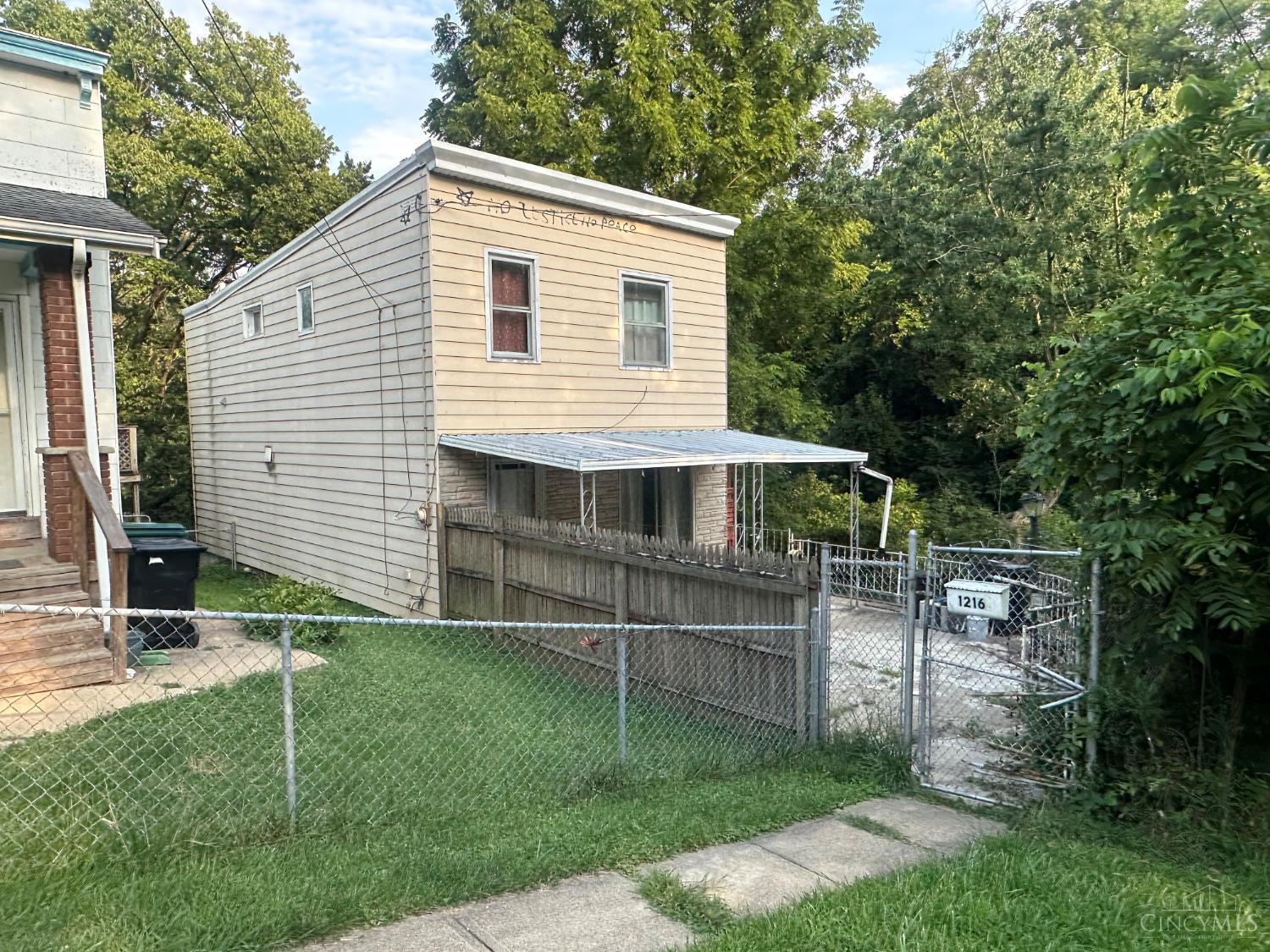 1216 Carson Avenue Property Photo 1