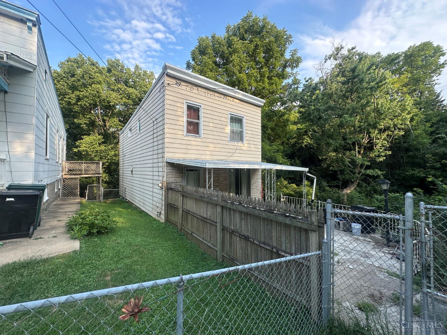 1216 Carson Avenue Property Photo 2