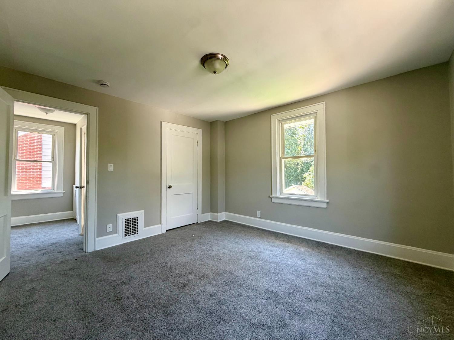 1217 Groesbeck Rd Property Photo 7