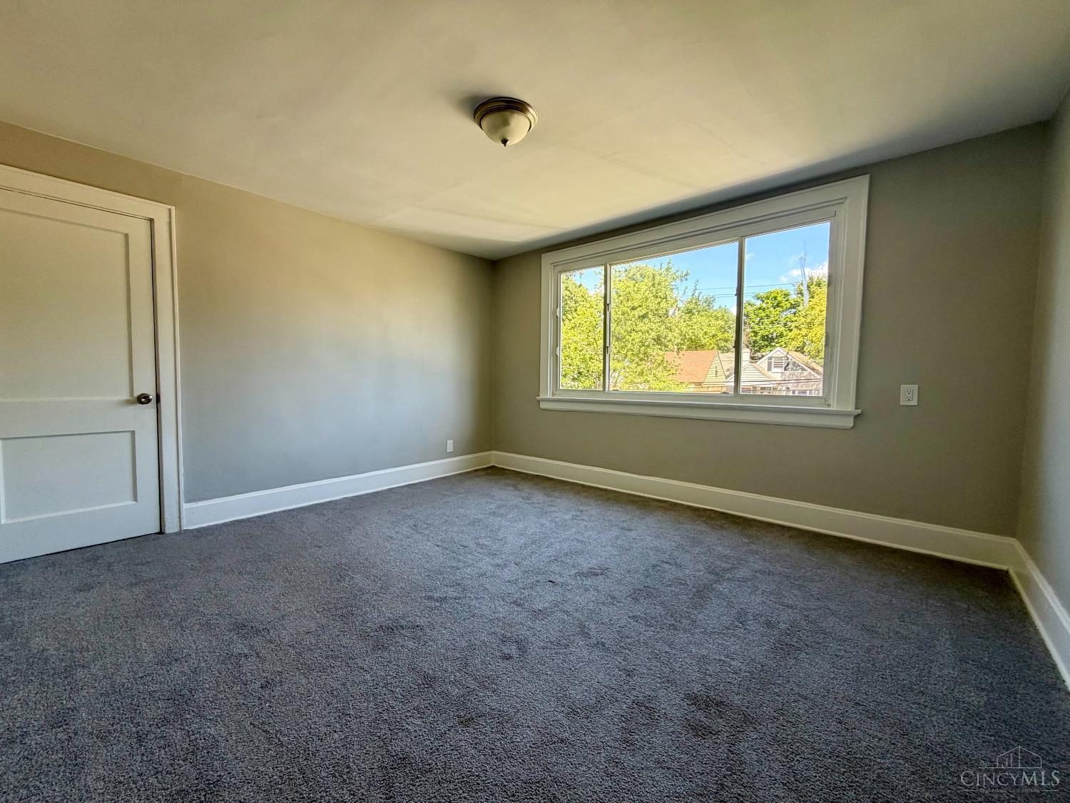 1217 Groesbeck Rd Property Photo 8