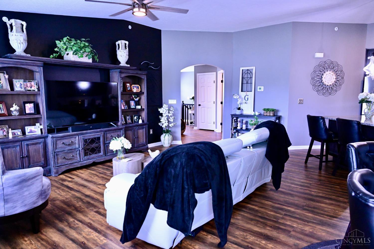 4355 Value Springs Dr Property Photo 3