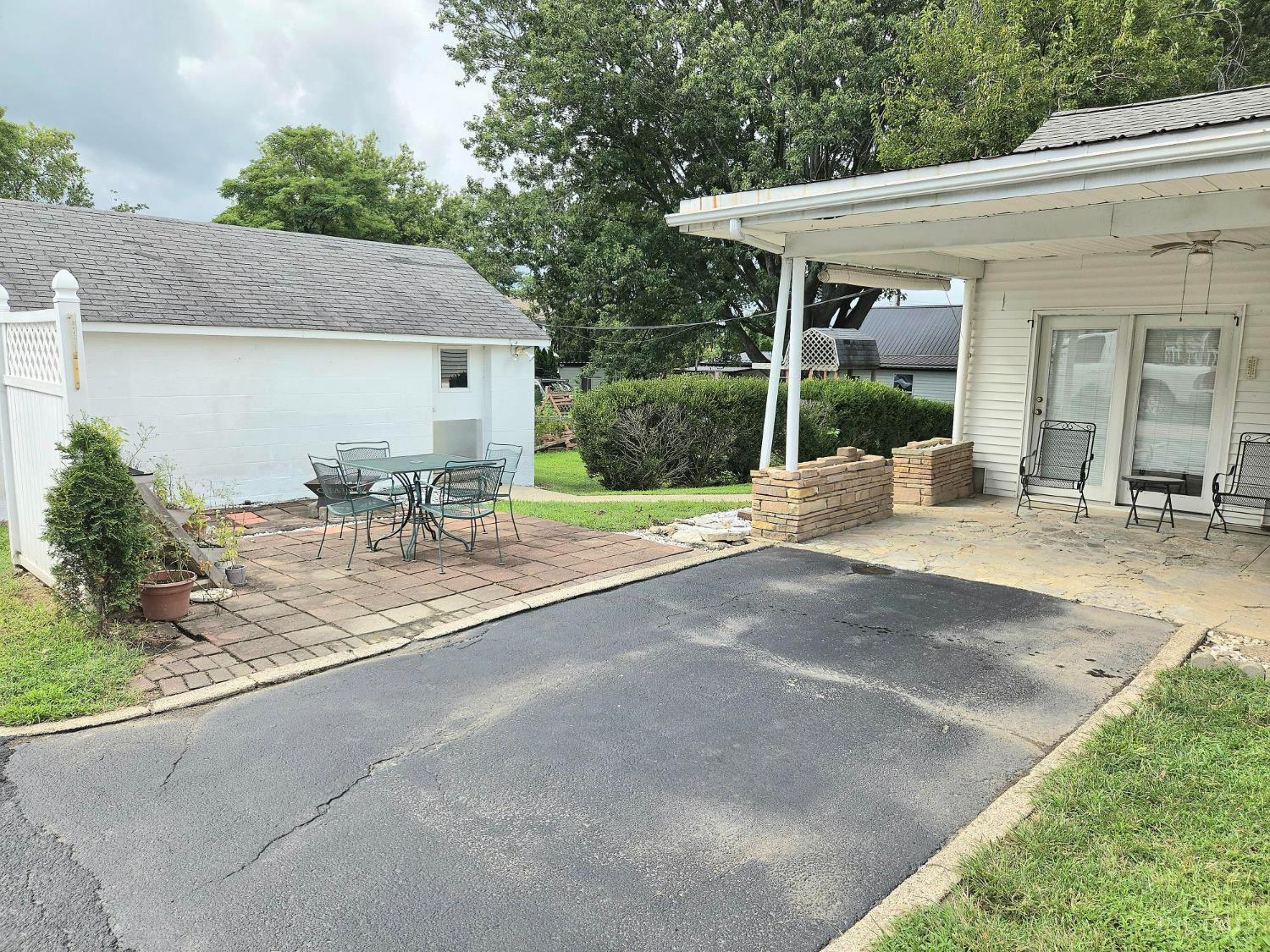 S 109 Glenn Street Property Photo 5