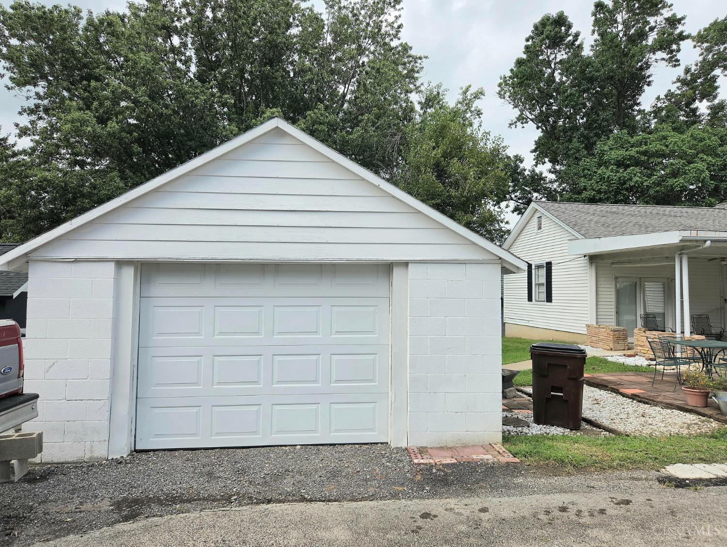 S 109 Glenn Street Property Photo 9