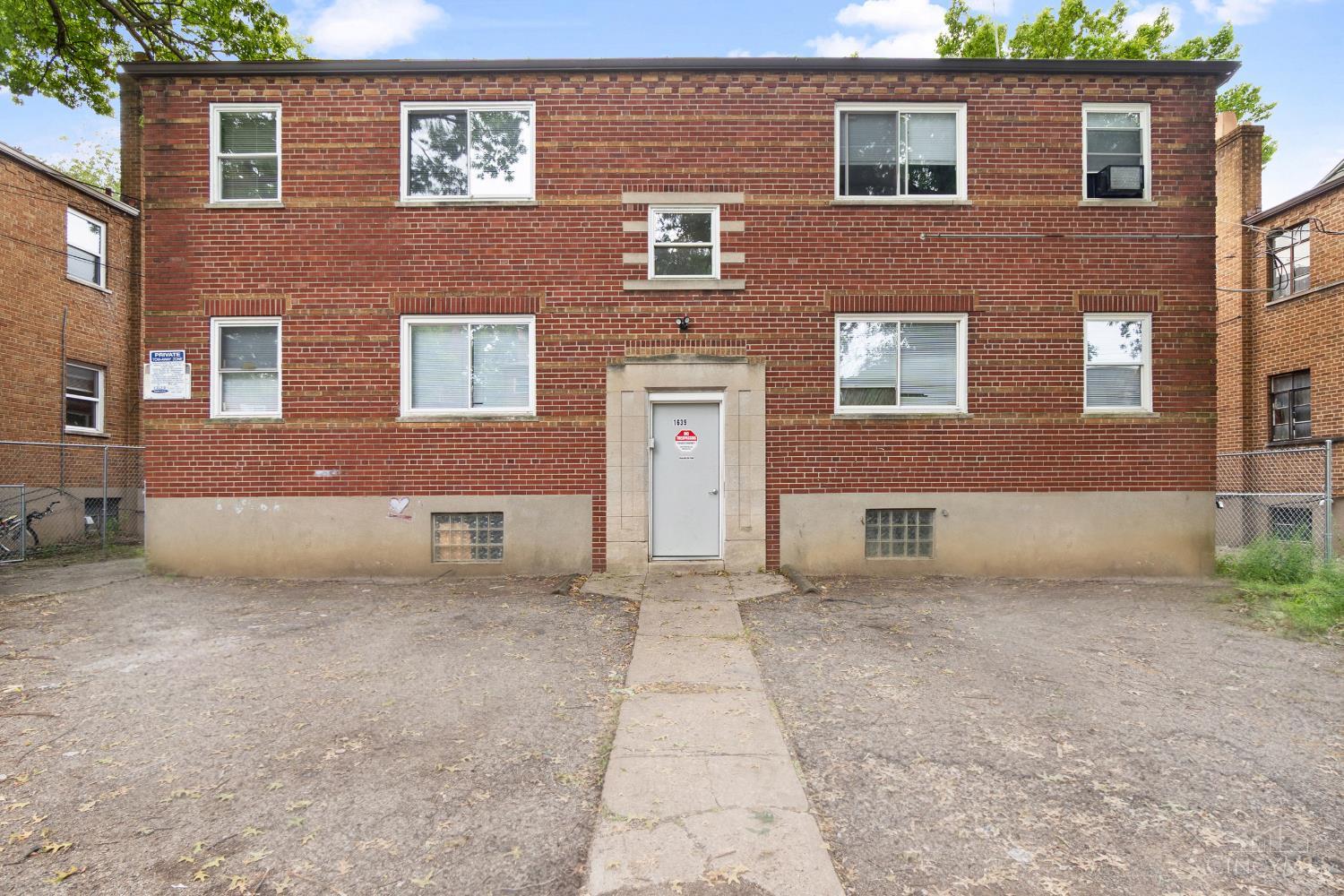 1639 Anita Place Property Photo 1