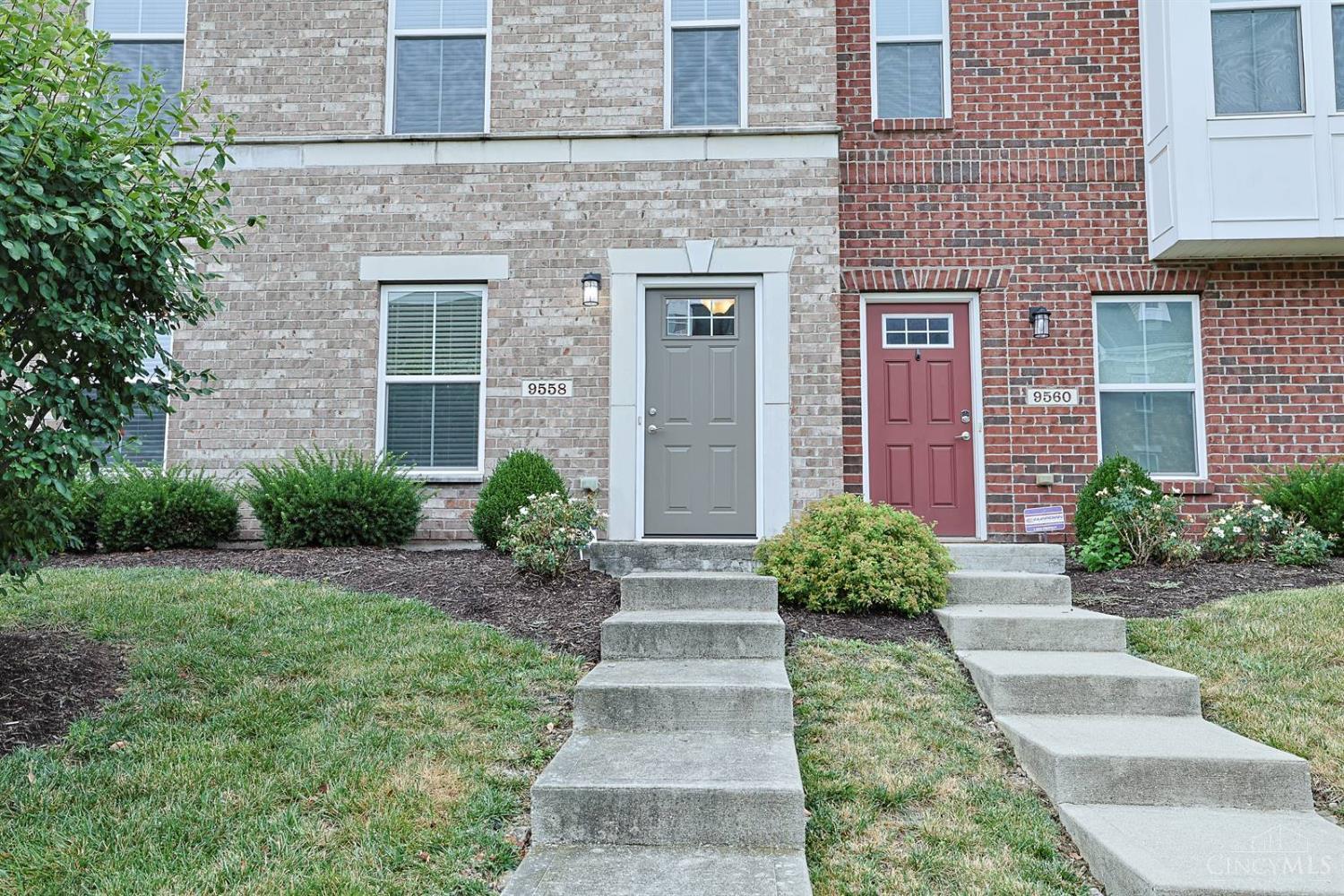 9558 Cobblestone Walk Property Photo 4