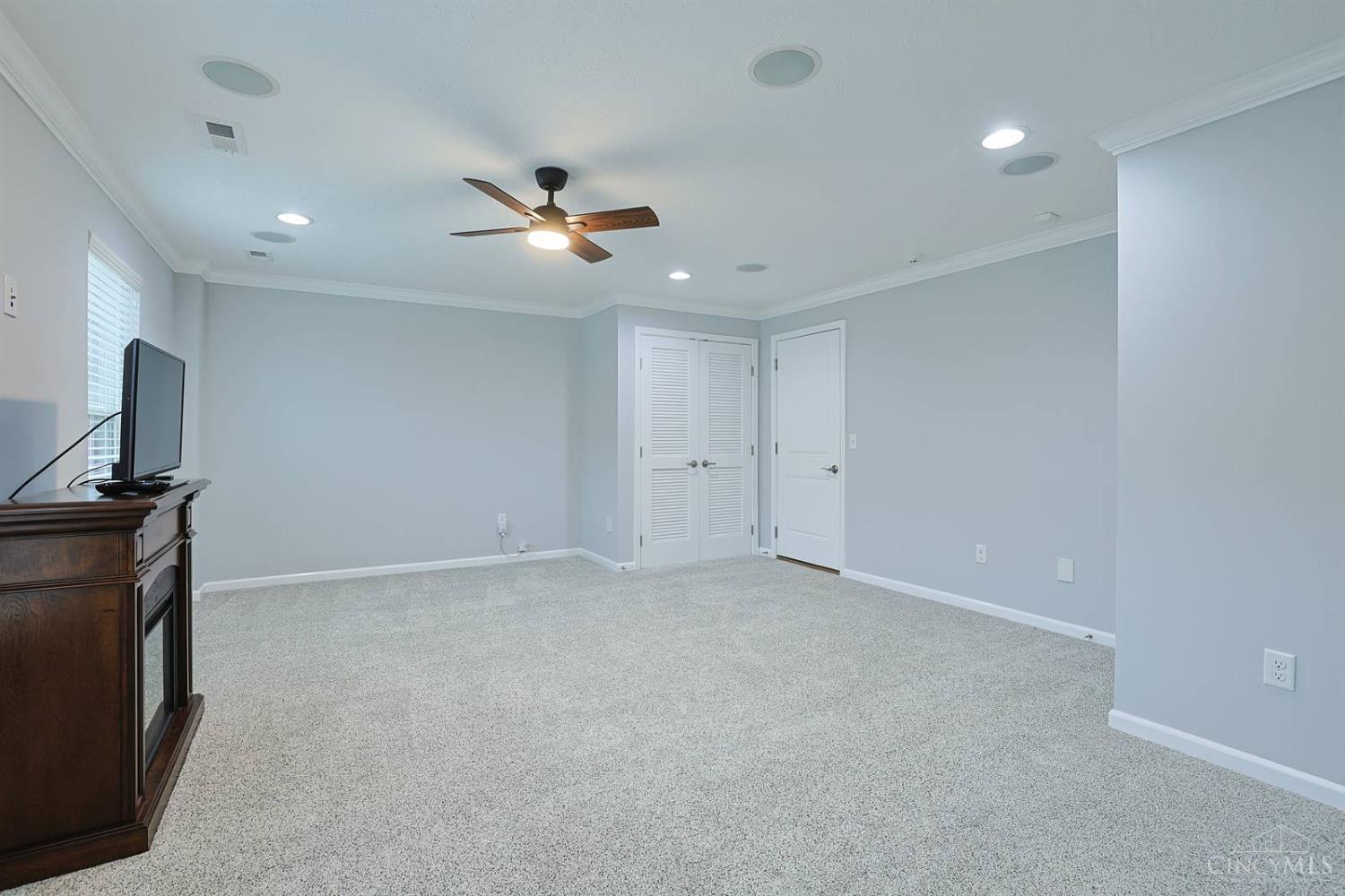 9558 Cobblestone Walk Property Photo 9