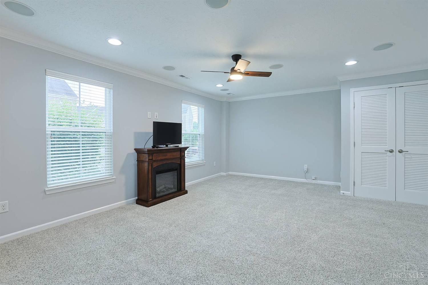 9558 Cobblestone Walk Property Photo 10