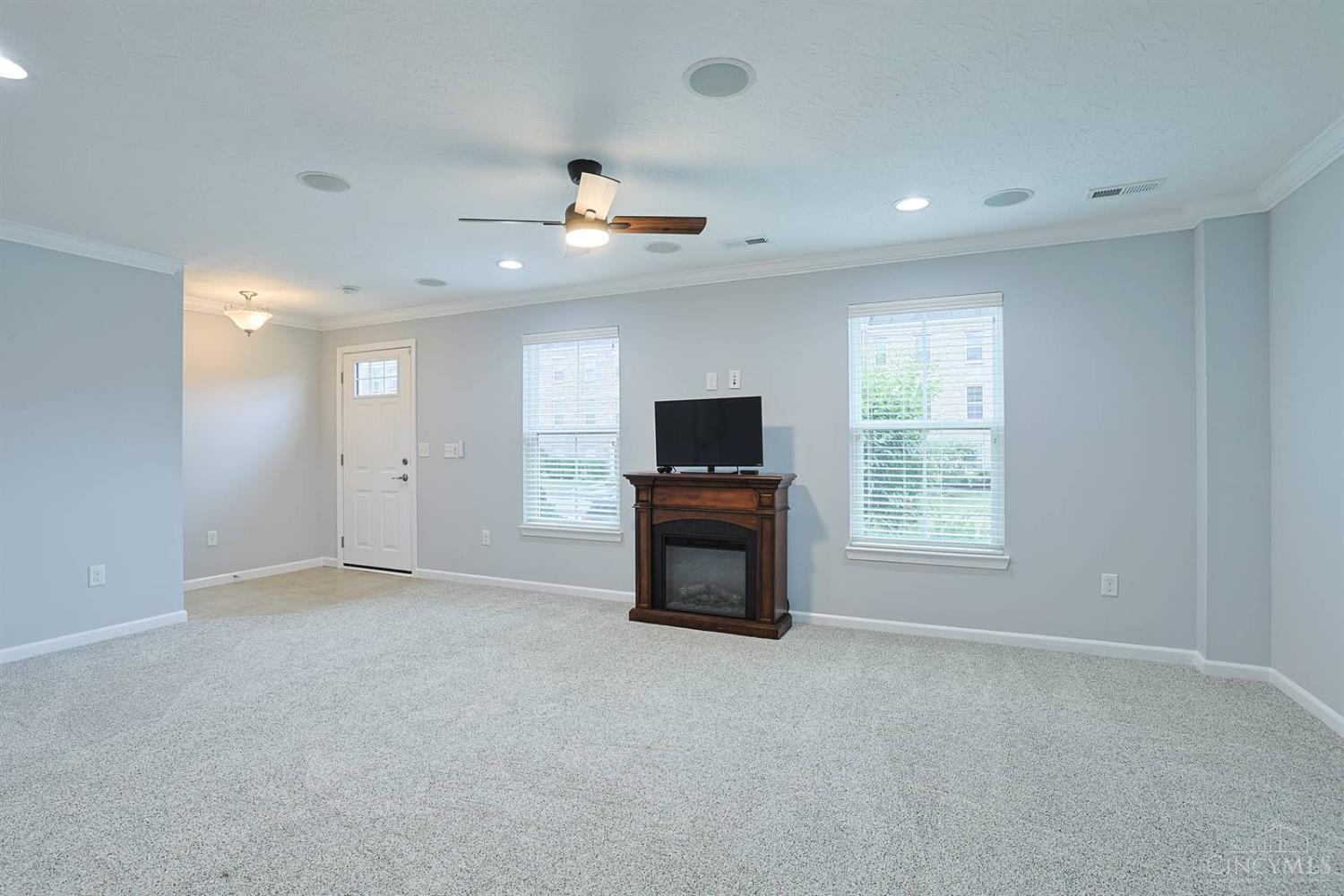 9558 Cobblestone Walk Property Photo 11