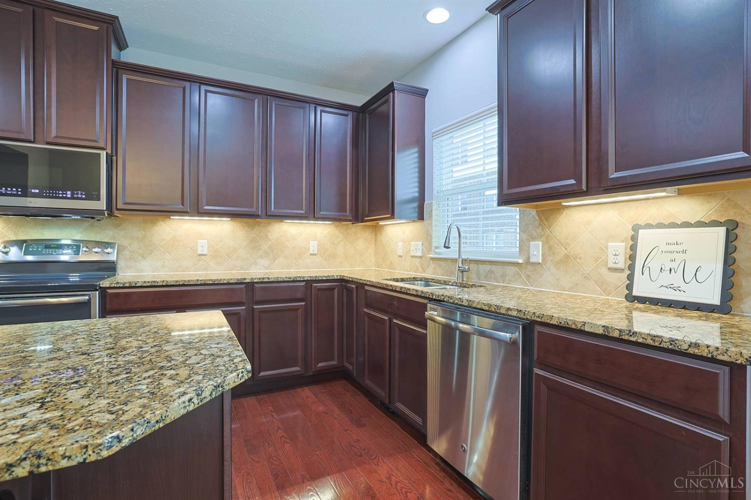 9558 Cobblestone Walk Property Photo 18