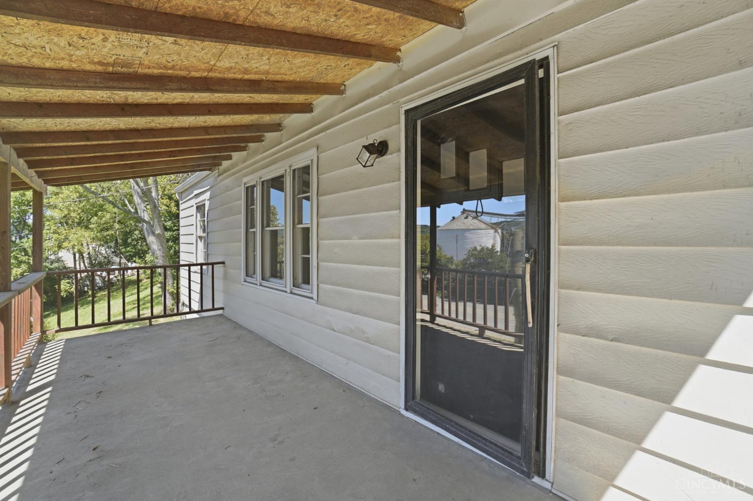 5474 River Road Property Photo 4