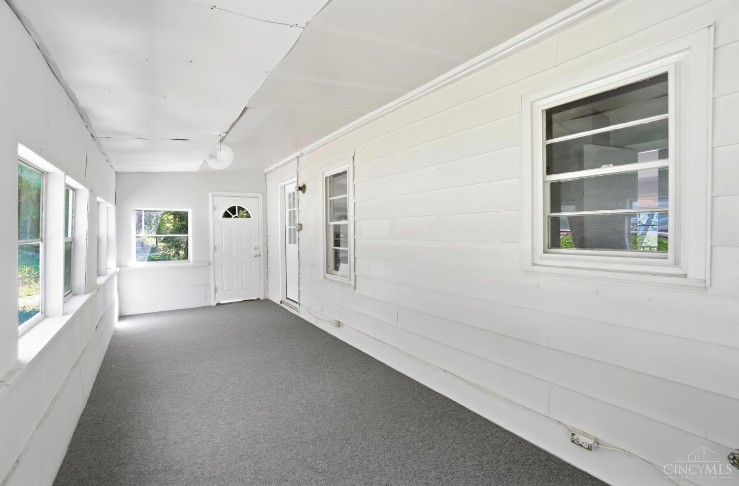 5474 River Road Property Photo 7
