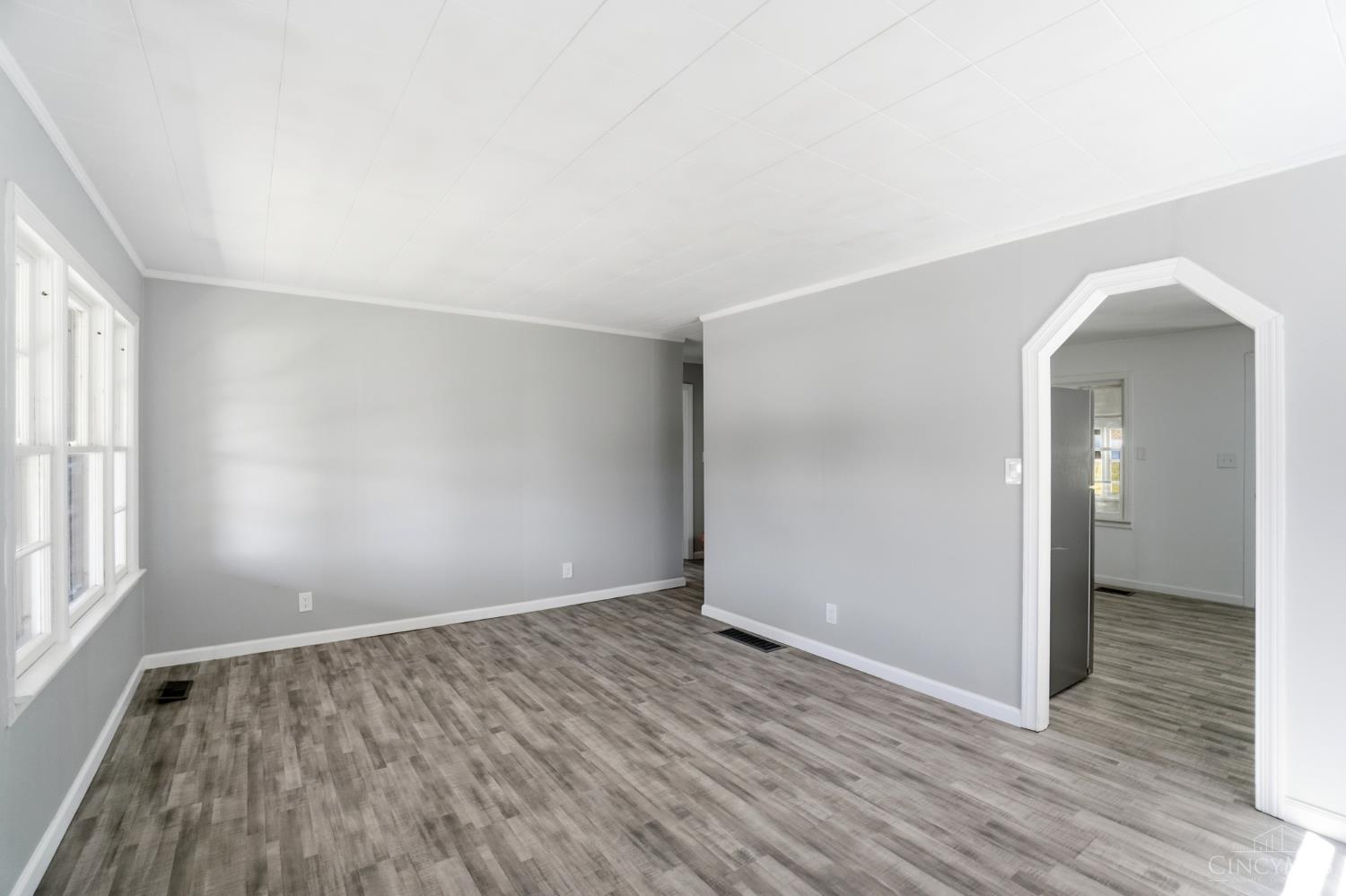 5474 River Road Property Photo 8