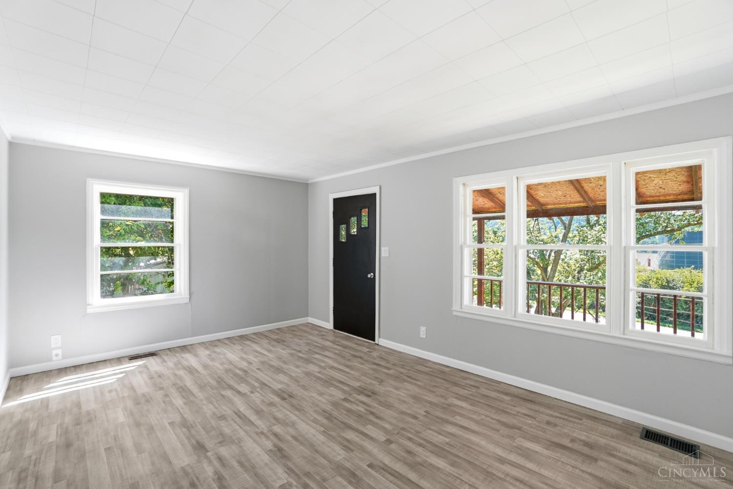 5474 River Road Property Photo 9