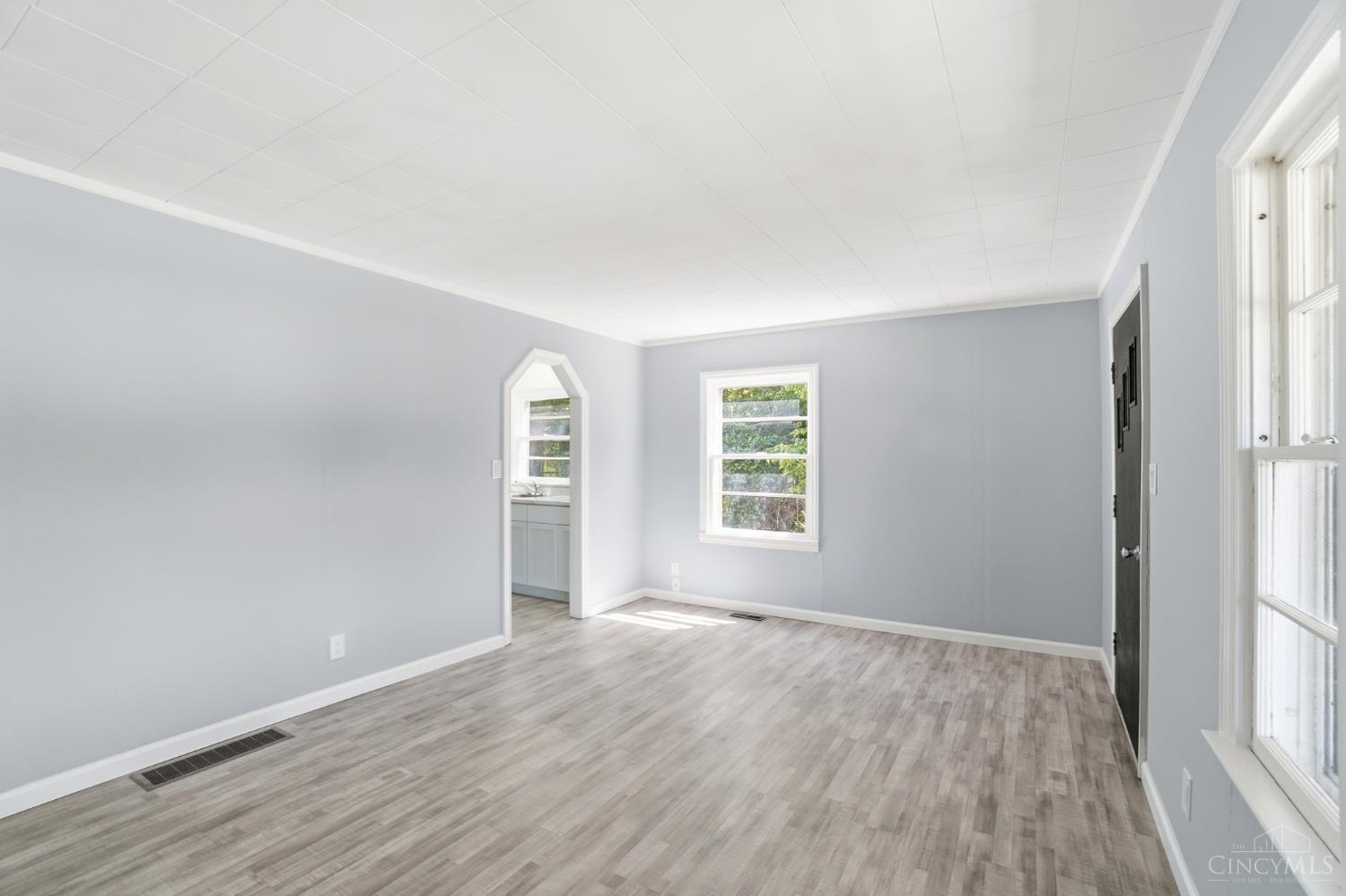 5474 River Road Property Photo 10