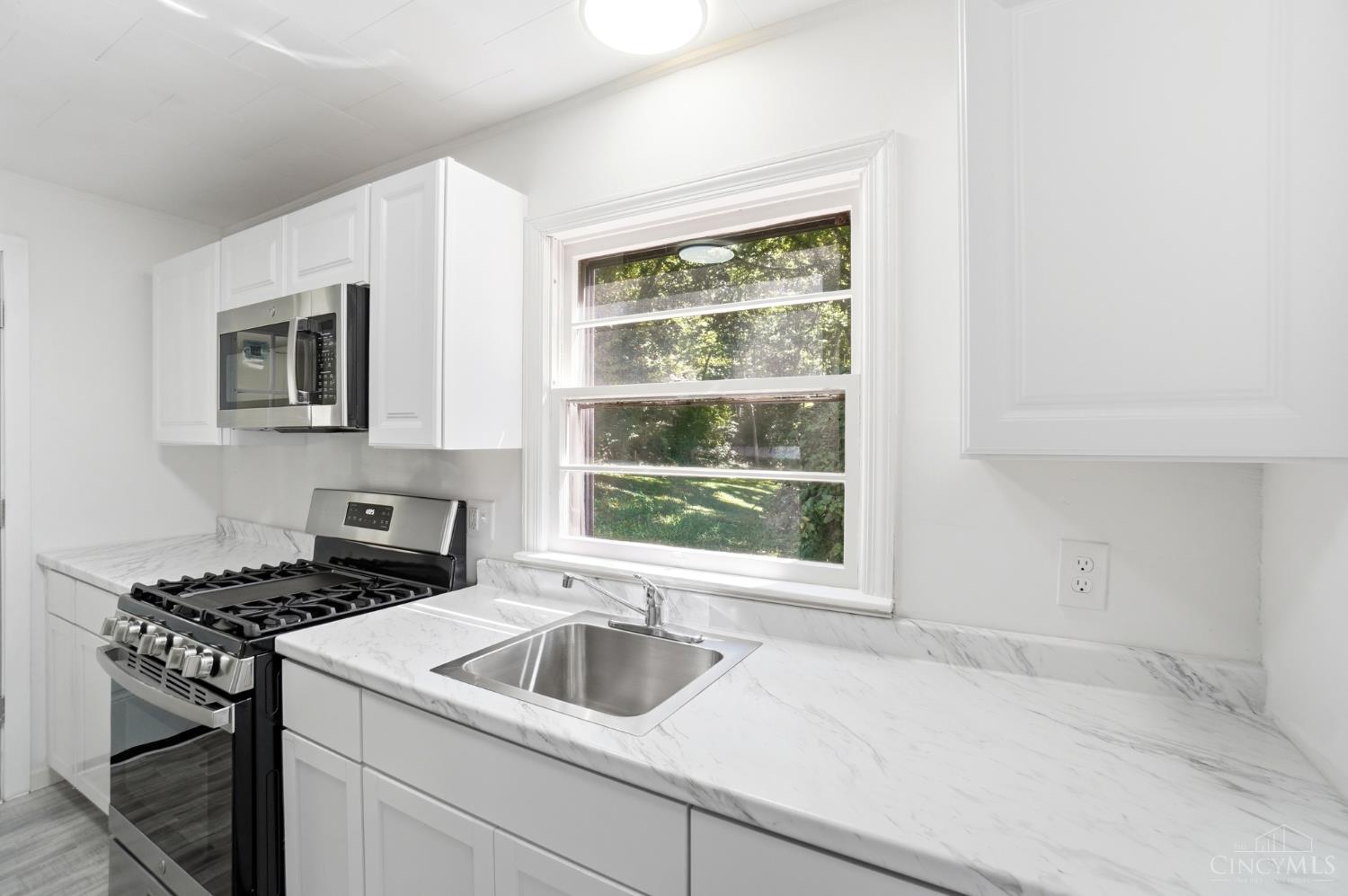 5474 River Road Property Photo 13