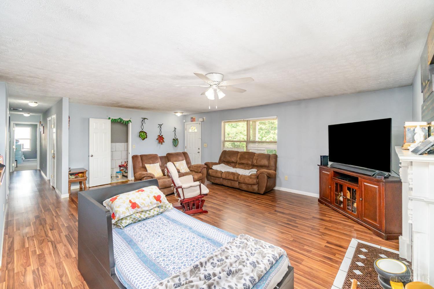 175 Douglas Circle Property Photo 3