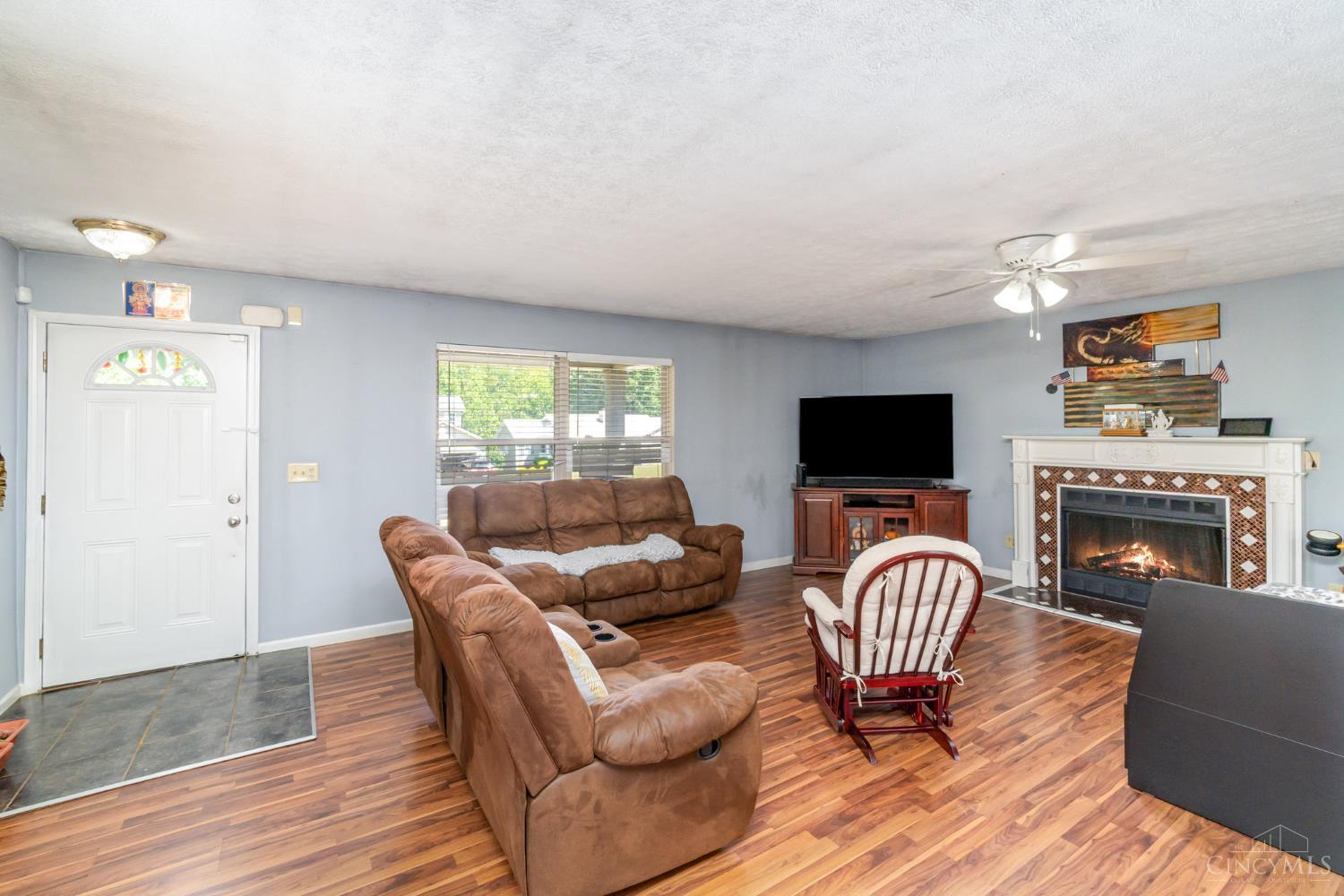 175 Douglas Circle Property Photo 4