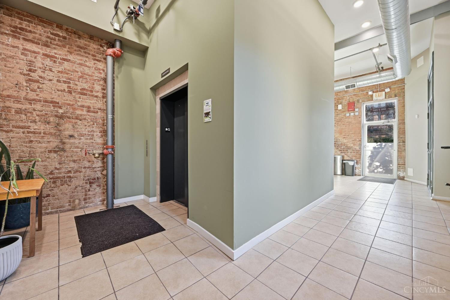 1237 Vine Property Photo 3