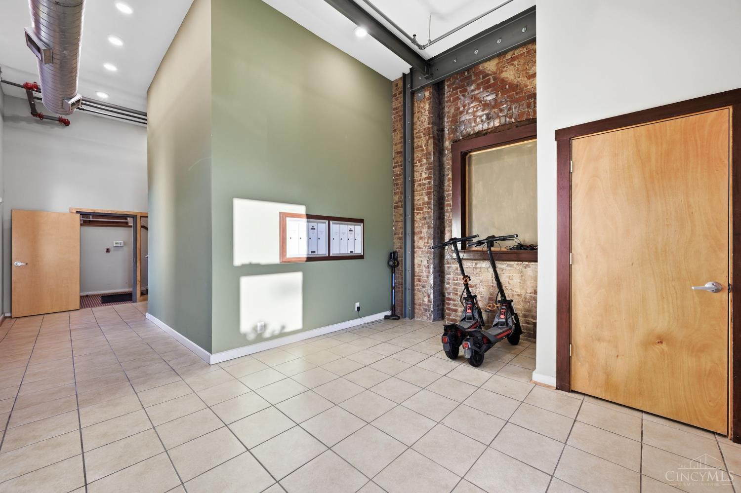 1237 Vine Property Photo 4