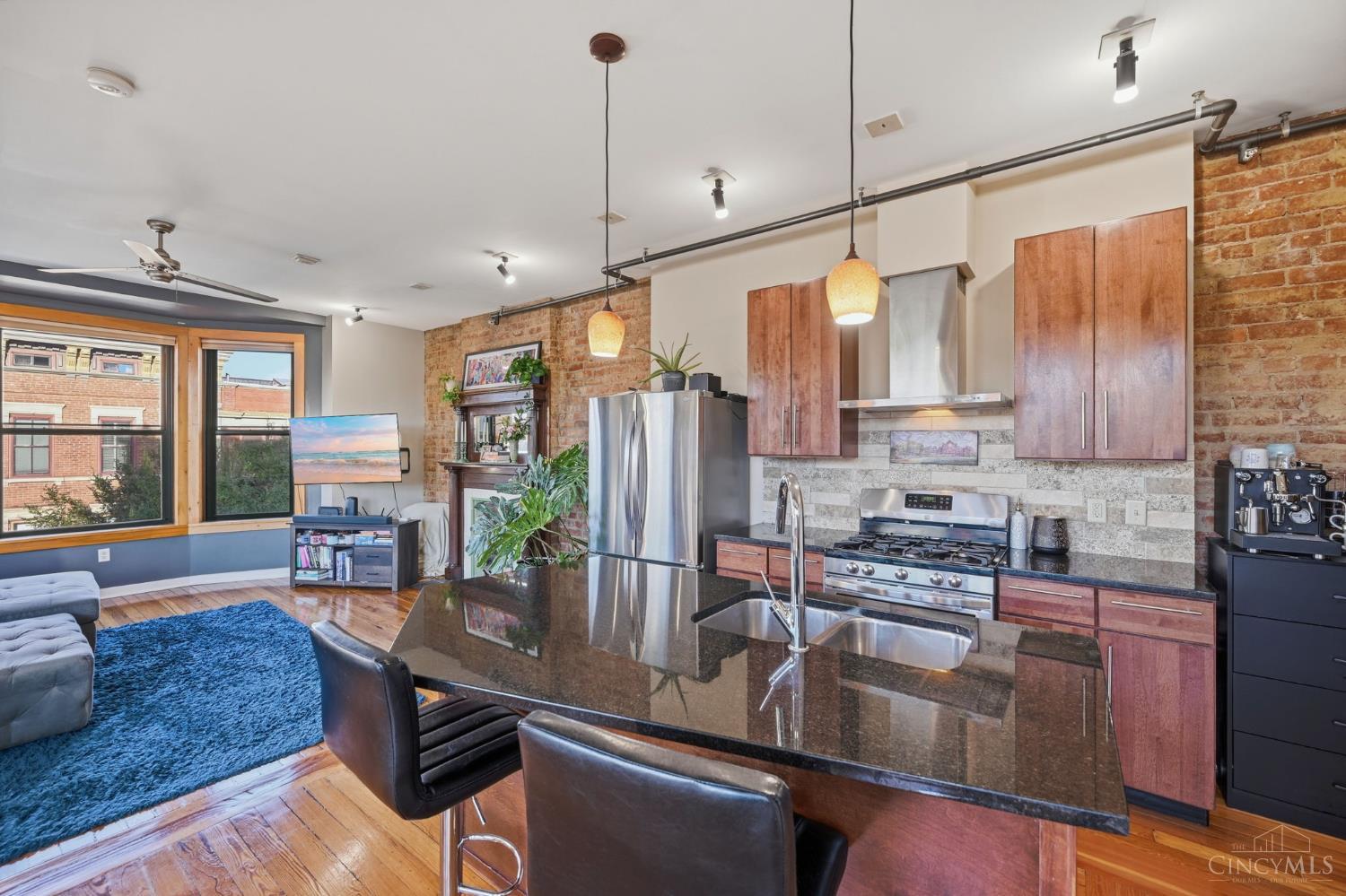 1237 Vine Property Photo 7