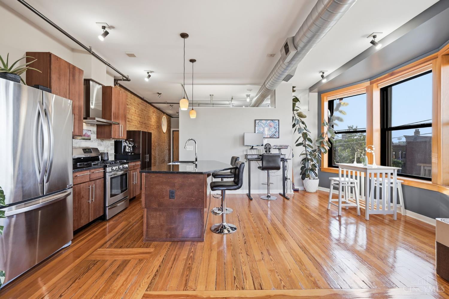 1237 Vine Property Photo 9