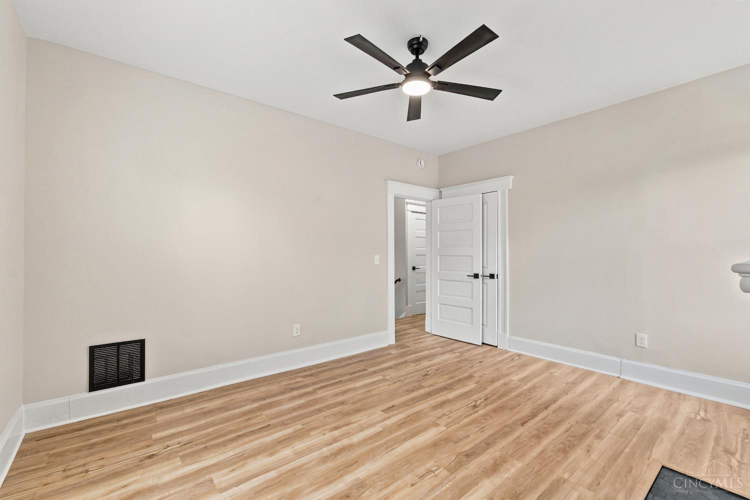 1860 Kinney Avenue Property Photo 23