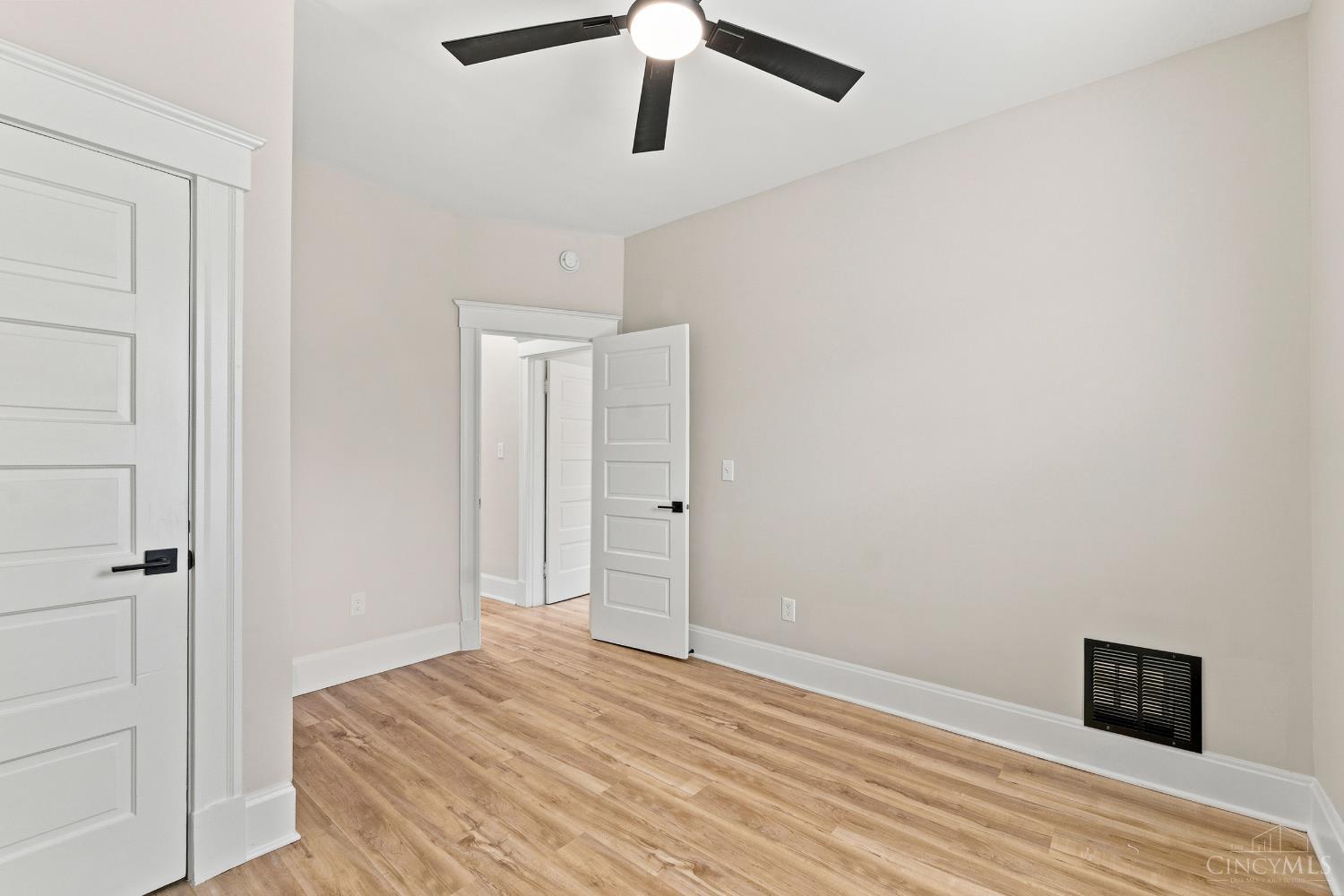 1860 Kinney Avenue Property Photo 26
